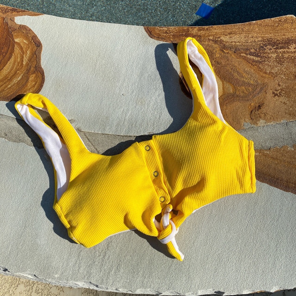 NEW SUNSHININ’ YELLOW FRONT BUTTON BIKINI TOP